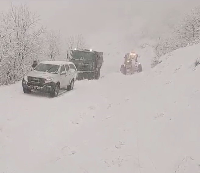 Tunceli’de Kar Yağışı Nedeniyle Mahsur Kalan Vatandaşlar Kurtarıldı