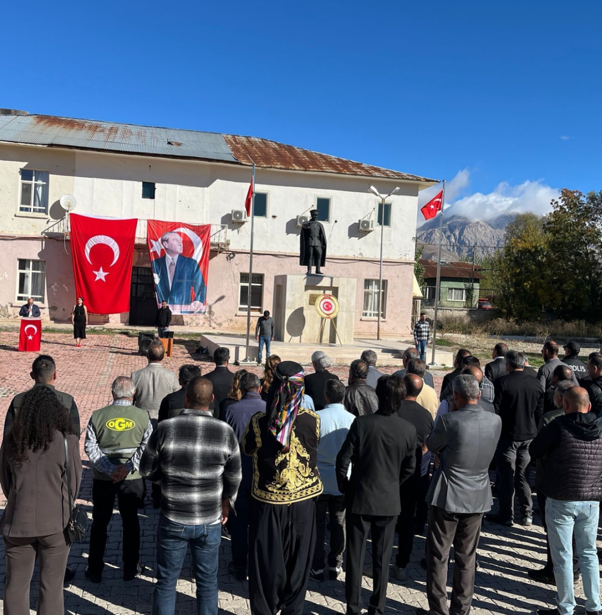 Muhtarlar Günü'nde Anıta Çelenk Sunumu ve Kaymakam Ziyareti