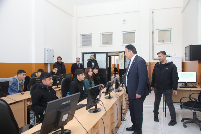 Tunceli İl Milli Eğitim Müdürü Karaköse, Atatürk Mesleki ve Teknik Anadolu Lisesi’ni Ziyaret Etti