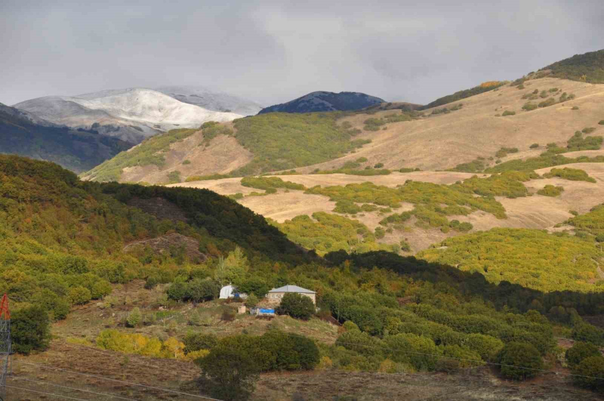 Tunceli'de Kar Yağışı Zirveleri Beyaza Bürüdü